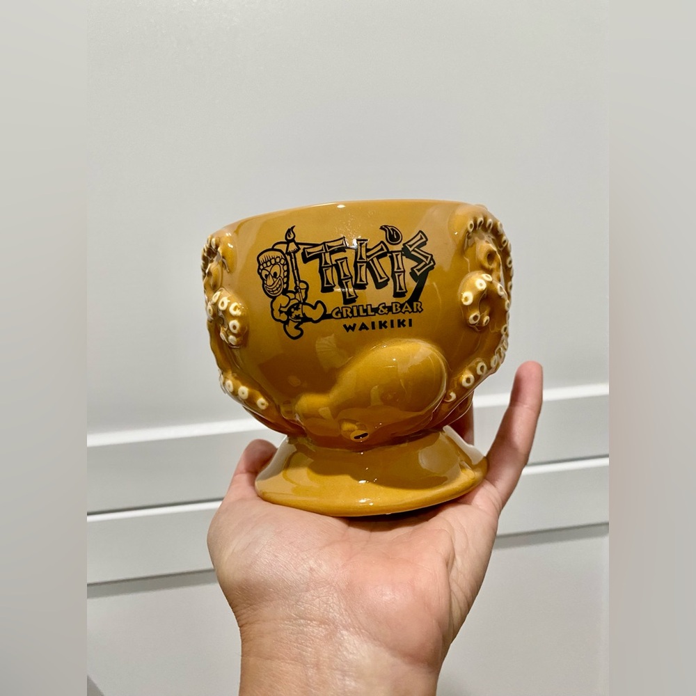 Tiki's Grill & Bar Waikiki Hawaii Surfer Girl Bikini Mug Tiare 
1604 OF 4032